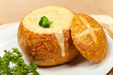 bir ekmek kase Brokoli peynir ve domuz çorbası