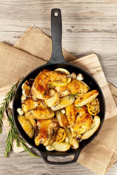 Roasted chicken thighs with Rosemary — Stock Photo, Image