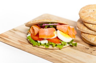 füme somon sandviç