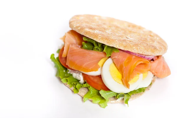 Gerookte zalm sandwich — Stockfoto