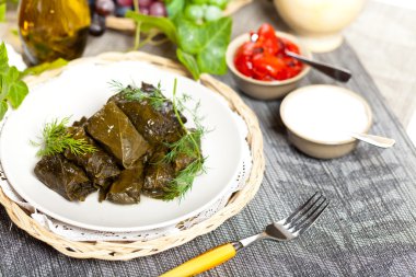 Doldurulmuş üzüm yaprakları.