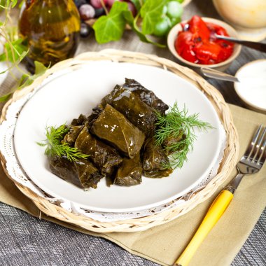 Doldurulmuş üzüm yaprakları.