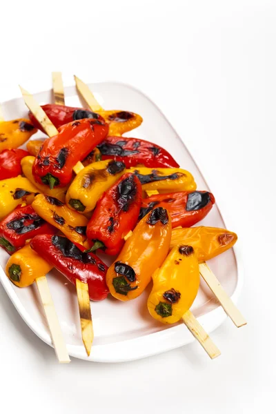 Mini paprika grillspett. selektiv inriktning. — Stockfoto