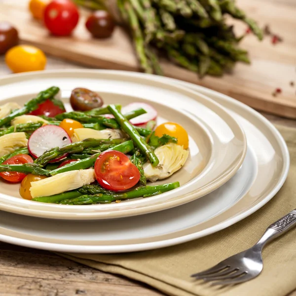 Roasted Asparagus and Artichoke Salad — Stock Photo, Image