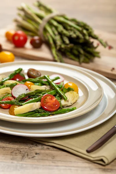 Roasted Asparagus and Artichoke Salad — Stock Photo, Image