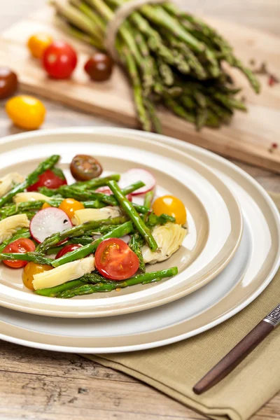 Roasted Asparagus and Artichoke Salad — Stock Photo, Image