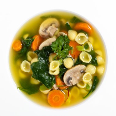 Ispanak ve makarna ile sebze çorbası