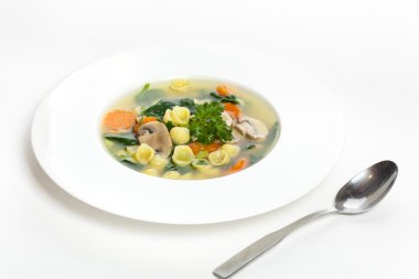 Ispanak ve makarna ile sebze çorbası