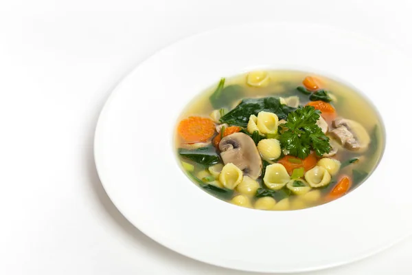 菠菜和面食的蔬菜汤 — 图库照片