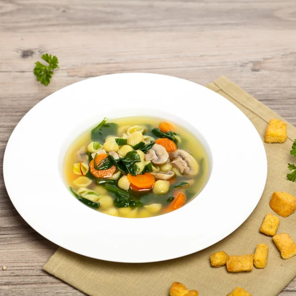 Sopa de verduras con espinacas y pasta — Foto de Stock