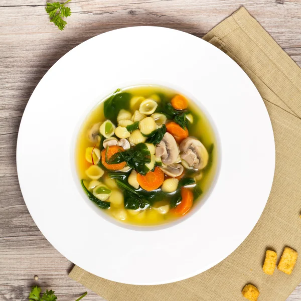 Sopa de verduras con espinacas y pasta —  Fotos de Stock