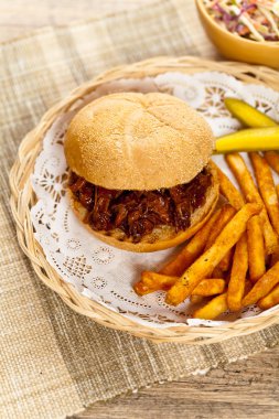 çekti domuz sandviç patates ile Barbekü