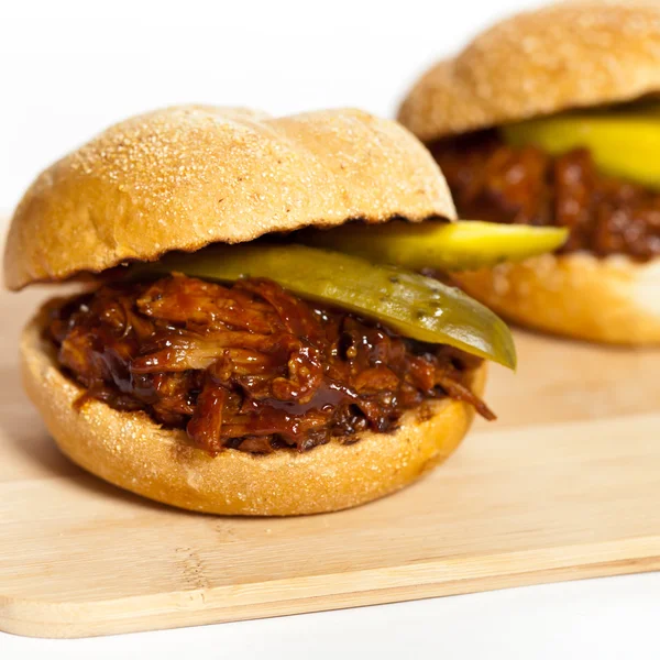 Barbacoa Sándwich de cerdo tirado con papas — Foto de Stock