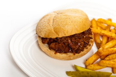 BBQ domuz sandviçi çekti.