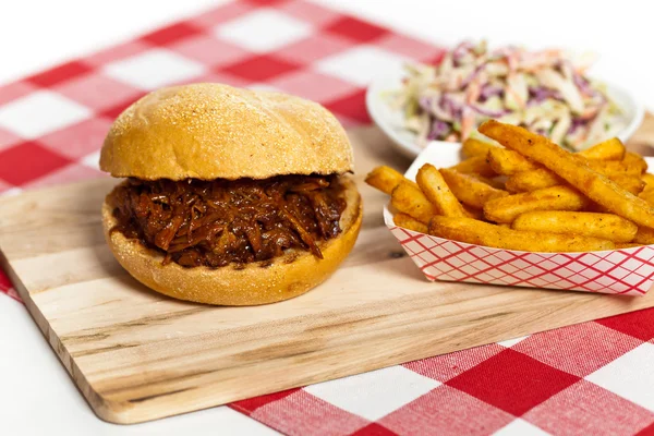 BBQ zog Schweinefleisch Sandwich — Stockfoto