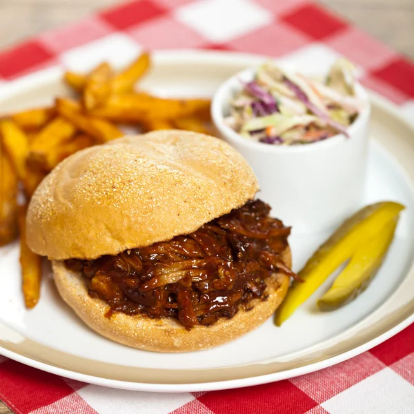 BBQ puxado sanduíche de porco — Fotografia de Stock