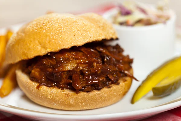BBQ tirato sandwich di maiale — Foto Stock