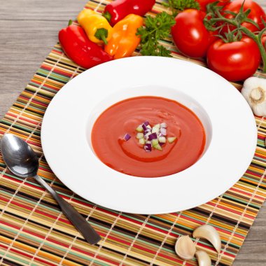 taze domates çorbası