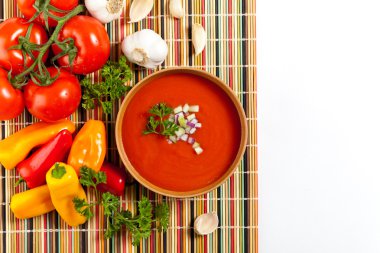 taze domates çorbası