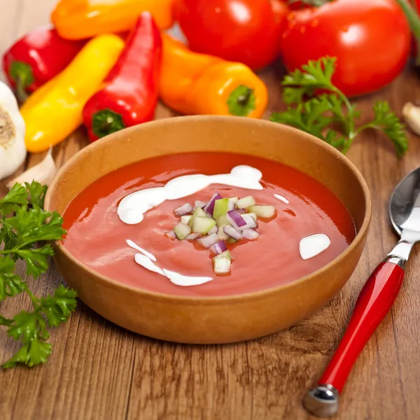 Zupa z świeżych pomidorów — Zdjęcie stockowe