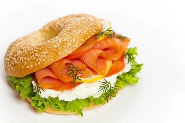 Füstölt lazac bagel — Stock Fotó