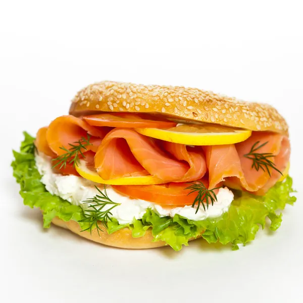 Räucherlachs-Bagel — Stockfoto