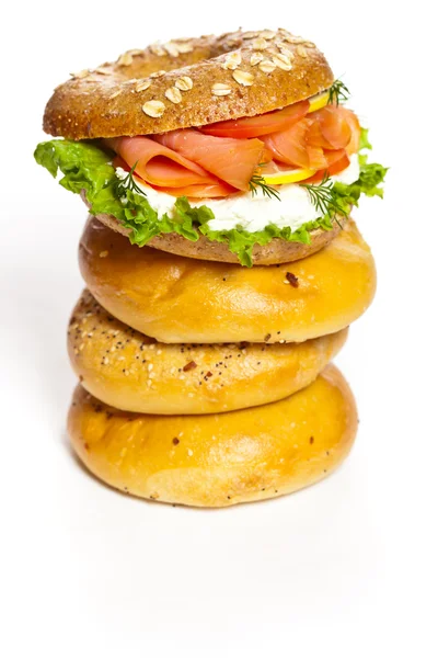 Räucherlachs-Bagel — Stockfoto