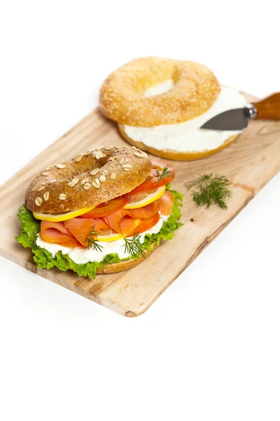 Räucherlachs-Bagel — Stockfoto