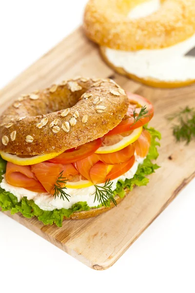 Räucherlachs-Bagel — Stockfoto