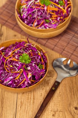 kırmızı lahana salatası