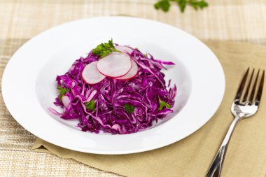 kırmızı lahana salatası