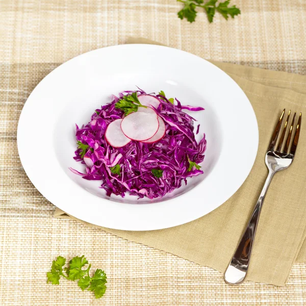 Rotkohlsalat — Stockfoto