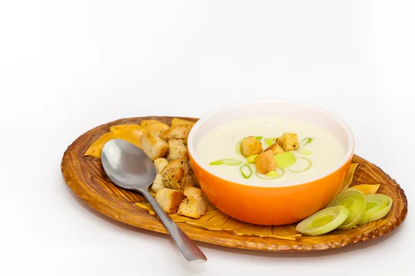 Una ciotola di porro e zuppa di patate — Foto Stock