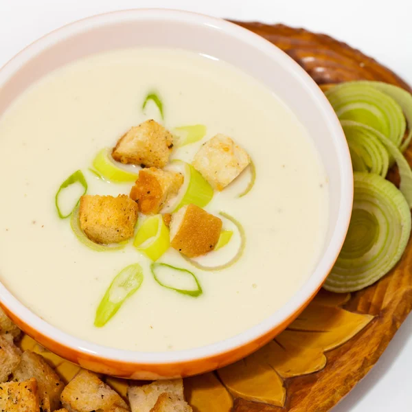 Чашка лука-порея и картофельный суп — стоковое фото