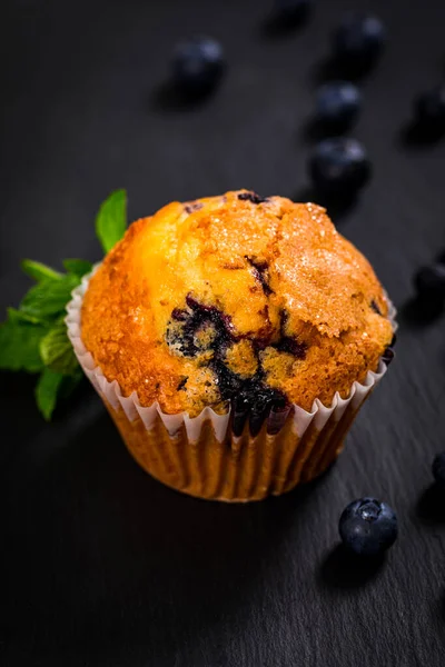 Muffins Com Mirtilos Black Chalkboard Com Espaço Cópia Foco Seletivo — Fotografia de Stock