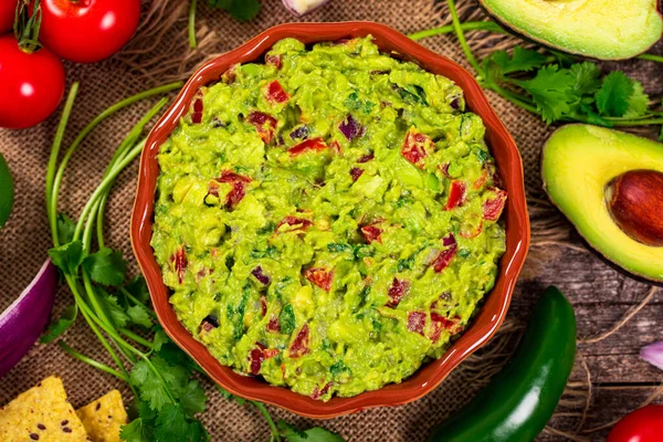 Bowl Avocado Guacamole Mexican Dip Avocado Lime Tomato Cilantro Fresh — Stock Fotó