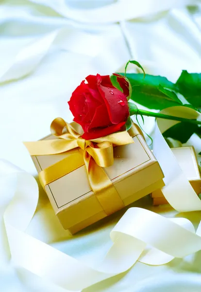 Gift box with rose Royalty Free Stock Photos