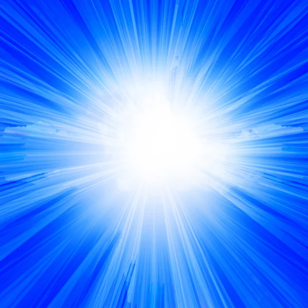 Luce del sole in un cielo blu chiaro — Foto Stock