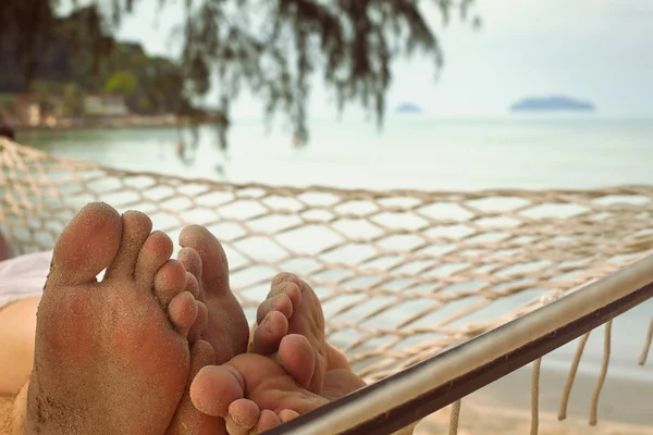 Couple in hammock — Stock Photo, Image