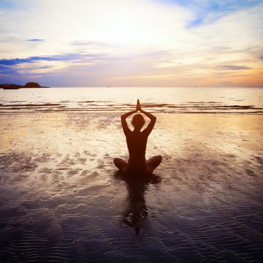 Sahilde egzersizleri