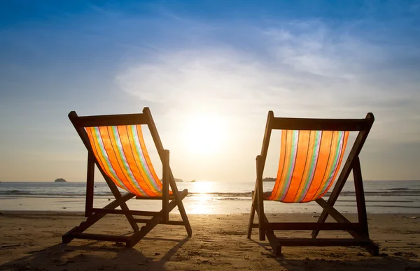 Strand bij zonsondergang — Stockfoto