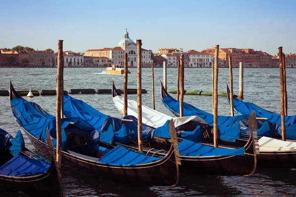 Pier with the gondolas in Venice — Stock Photo, Image