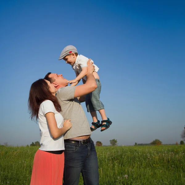 Familia al aire libre — Foto de Stock