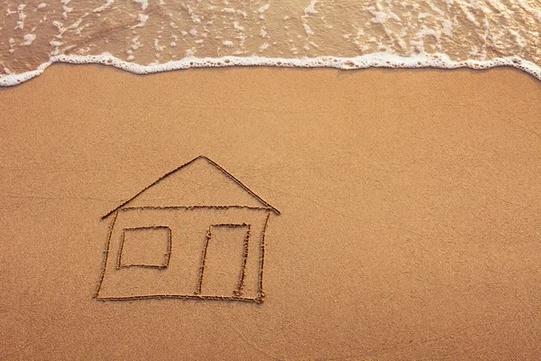 Huis geschilderd op het strand — Stockfoto