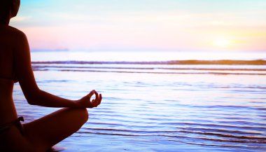 meditasyon kadın silüeti