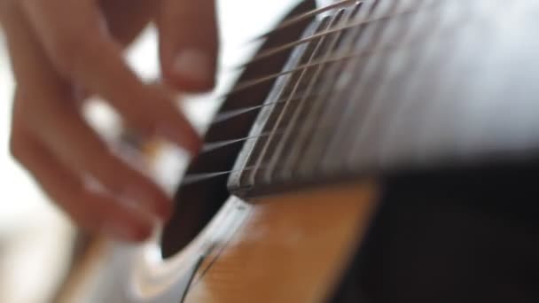 Playing the guitar — Stock Video