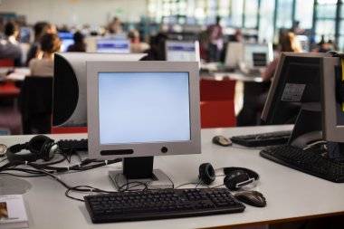 office veya kütüphanedeki