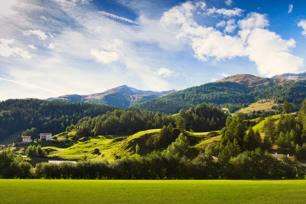 Dorf in den Bergen — Stockfoto