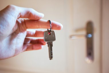 el bir anahtar tutar