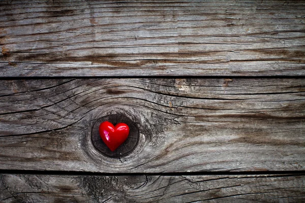 Hjärtat på trä skrivbord — Stockfoto